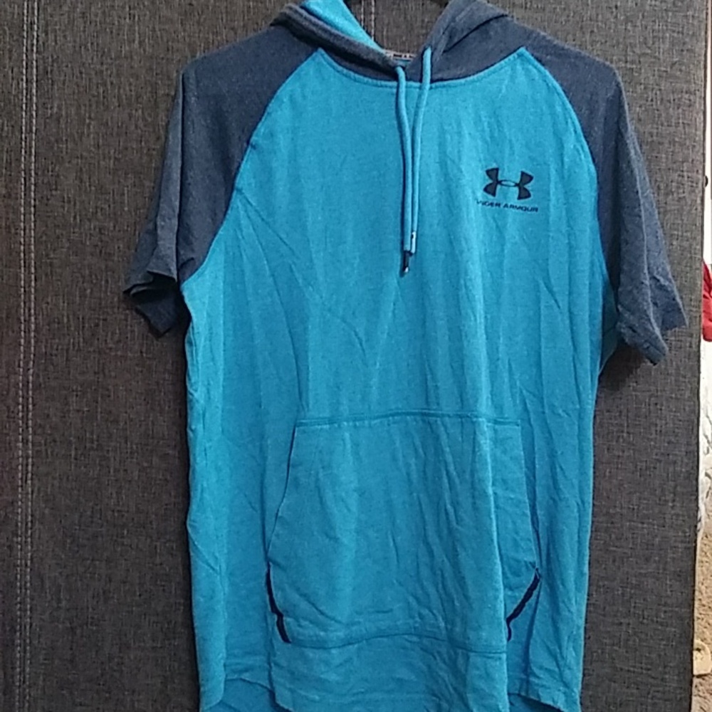 Used Under Armour short sleeve Hoodie